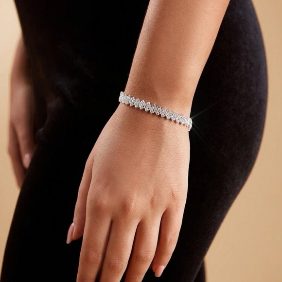 Glamorous Zinc Alloy Rhinestone Decor Bracelet For Women For Party Wedding Gift - Picture 2 of 7